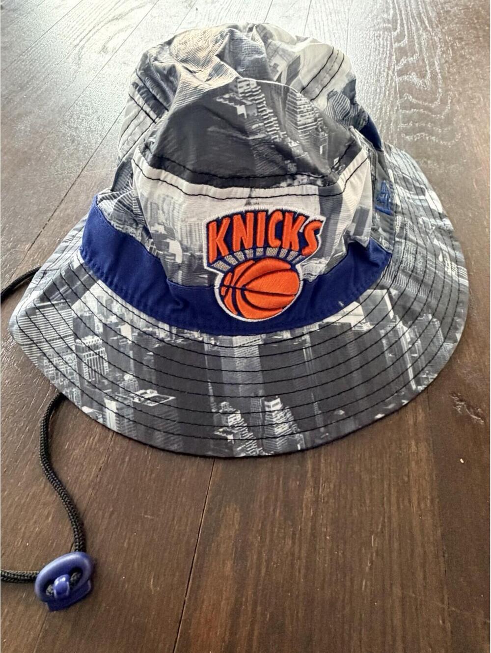 New Era New York Knicks Bucket Hat Hardwood Classic NBA Basketball NWT SZ MEDIUM